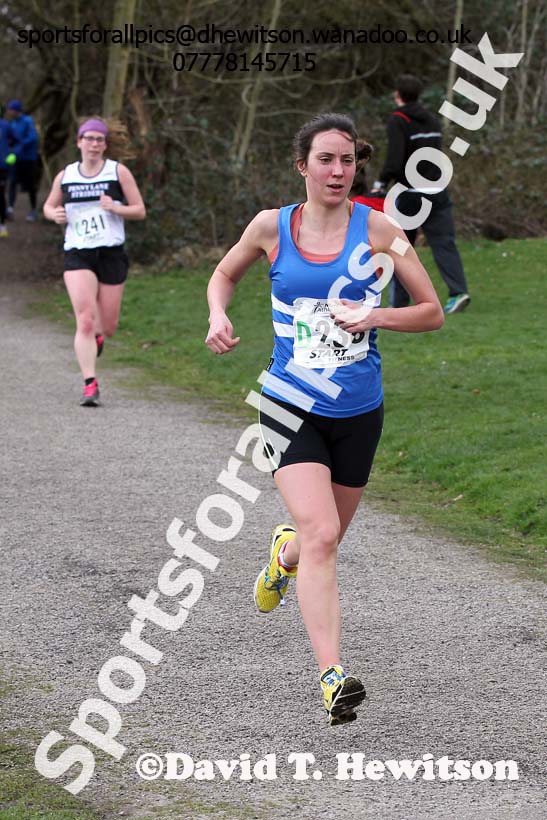 Emma Holt (Morpeth) on the 4th leg of the senior womens 6 stage relay, 2014 Northern 12 and 6 Stage Relays, Heaton Park, Manchester. Photo: David T. Hewitson/Sports for All Pics